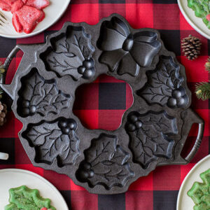 Seasoned Cast Iron Holiday Wreath Pan